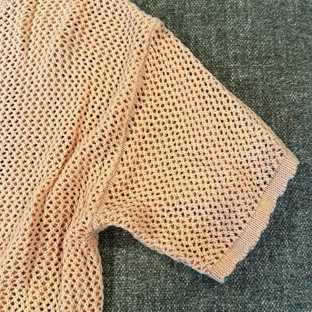 NWT- Double Zero- peach crop short sleeve sweater. Size M/L